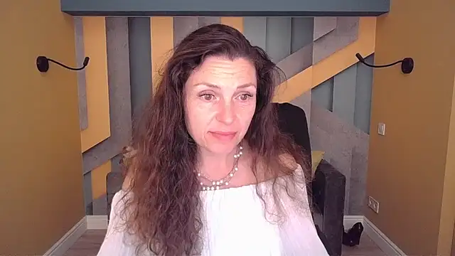 EllaLong webcam