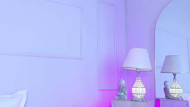 VioletBloomm webcam
