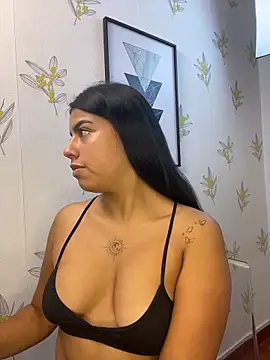 Laia_white webcam