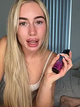 SexySaraxxoo webcam