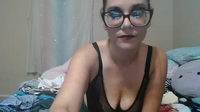 MamaBee88 webcam