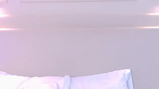 NaomiKlarc webcam