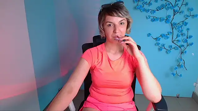 lana_foxyy - Lana_Foxyy's free webcam - UK Sex Cams