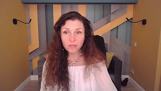 EllaLong webcam