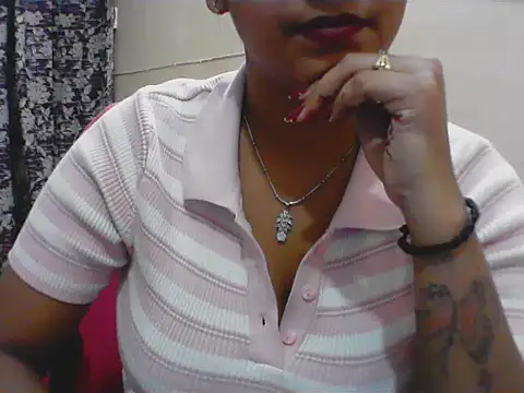 LovingPihu webcam
