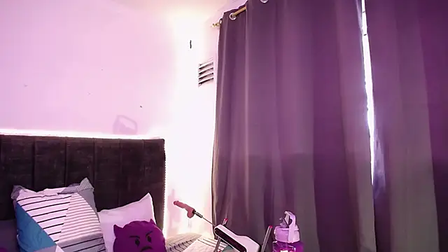 Nicol_Love0 webcam