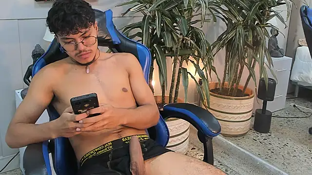 kai_storn - Kai_storn's free webcam - UK Sex Cams