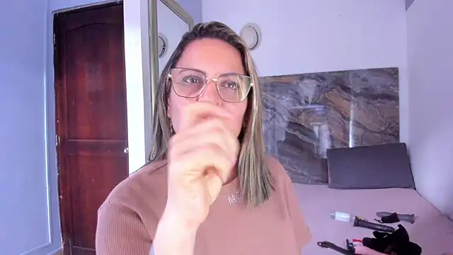 Agatha_Pleasure webcam