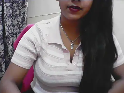 LovingPihu webcam