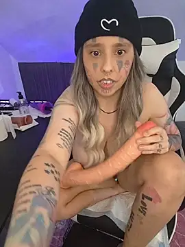 ThatAltGirl webcam