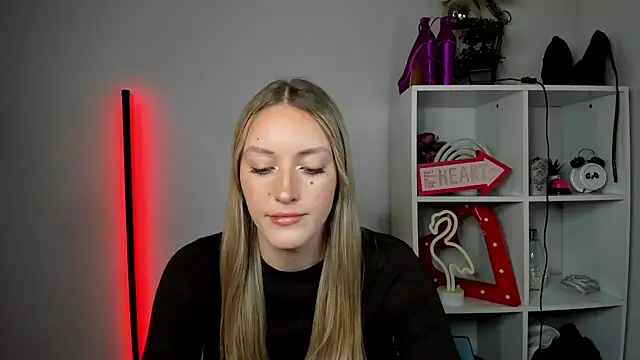 EvelynBlond webcam