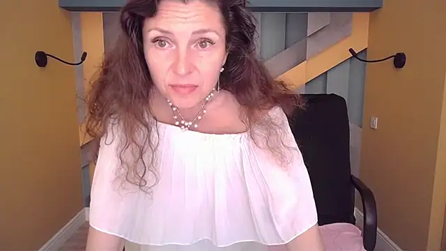 EllaLong webcam