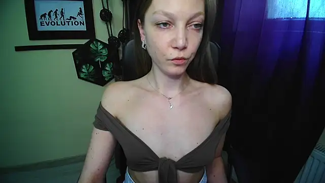 emillyplay - EmillyPlay's free webcam - UK Sex Cams