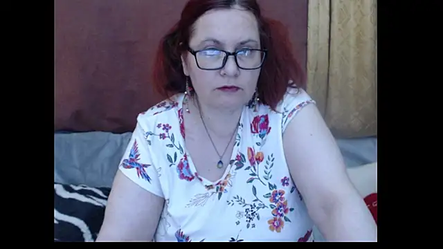 PlayfullMature webcam