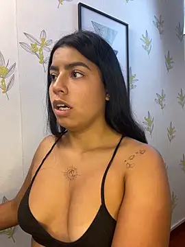 Laia_white webcam