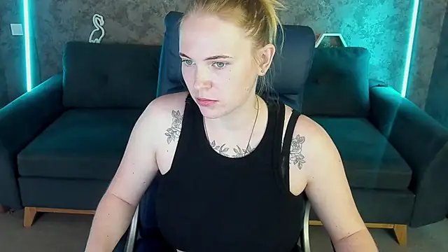 NikkyReyyy webcam