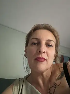 Hot-Milf4U webcam