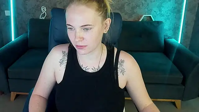 NikkyReyyy webcam