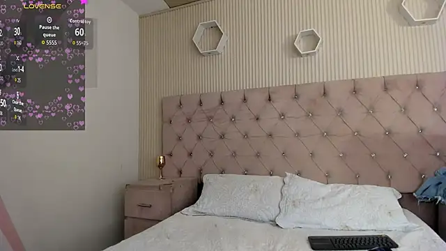 CarolineFyre webcam