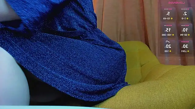 LeyaBloom webcam