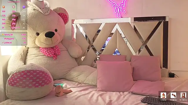 milah_tay - MILAH_TAY's free webcam - UK Sex Cams