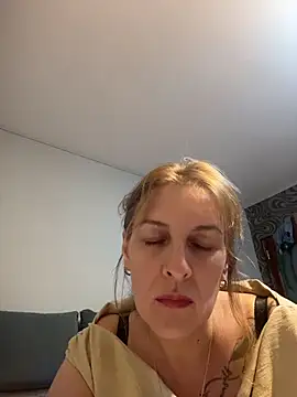 Hot-Milf4U webcam