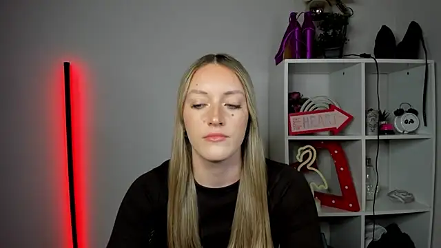 EvelynBlond webcam
