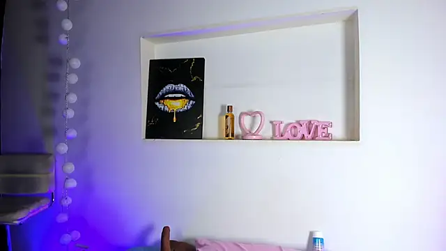 Luna_Maisoon webcam