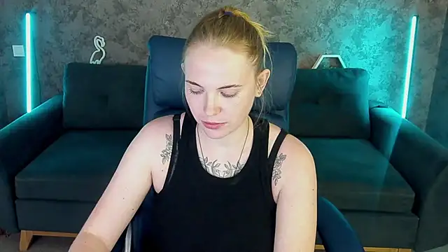 NikkyReyyy webcam