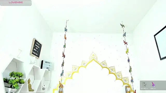 LadyNahir webcam