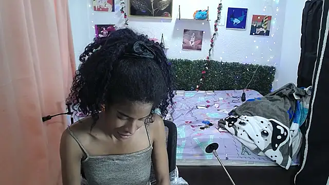thianahorny - Thianahorny's free webcam - UK Sex Cams
