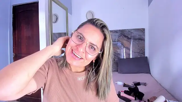 Agatha_Pleasure webcam