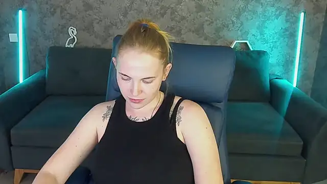 NikkyReyyy webcam