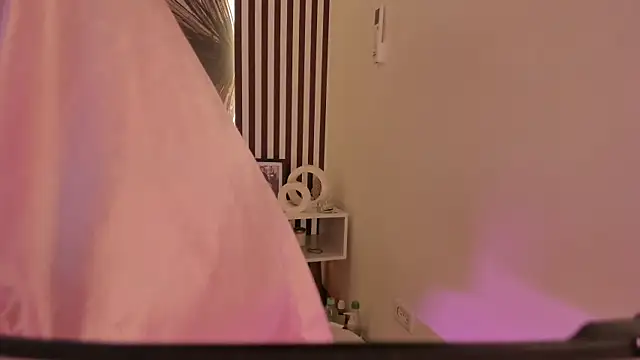 Samaantha-White webcam