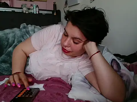 Carolineisback webcam