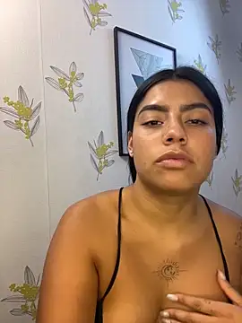 Laia_white webcam
