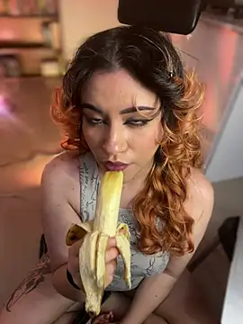 NikkiNix webcam