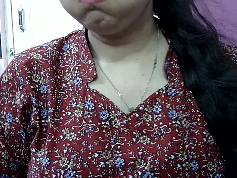 Cute_Aliyaa webcam