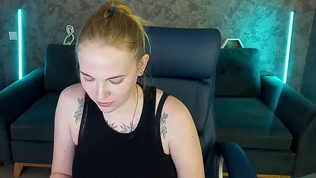 NikkyReyyy webcam