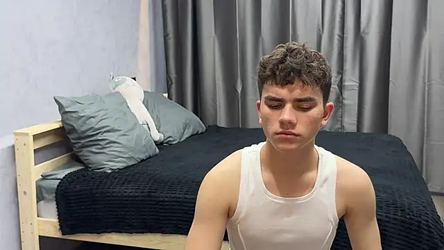 maxwoolf - MaxWoolf's free webcam - UK Sex Cams