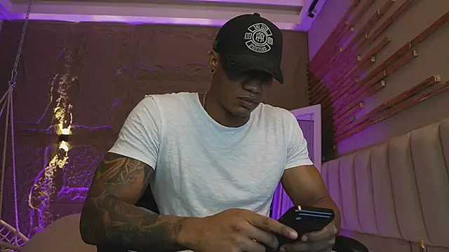 Logan_Varela webcam