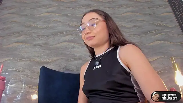 Mia_Luxor webcam