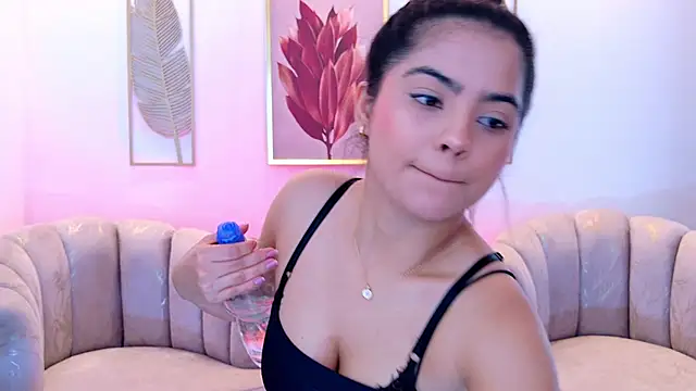 Layla_Breezee webcam
