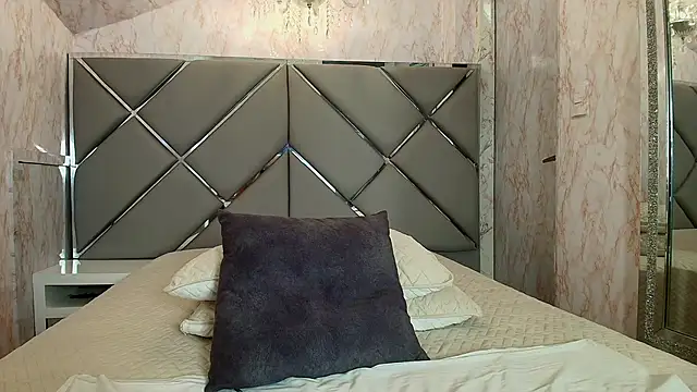 Dolly_boobsy webcam