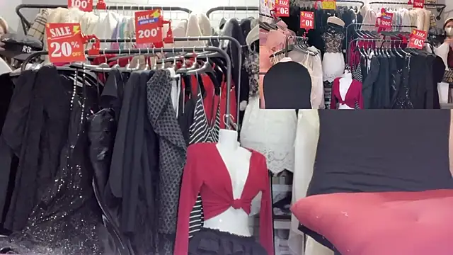 Larissa-Closet webcam