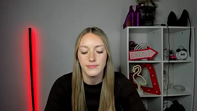 EvelynBlond webcam