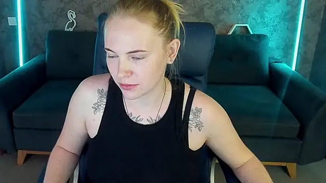 NikkyReyyy webcam