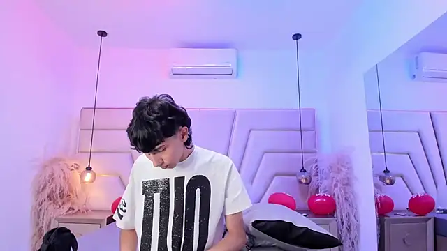 Milan_LewisS webcam