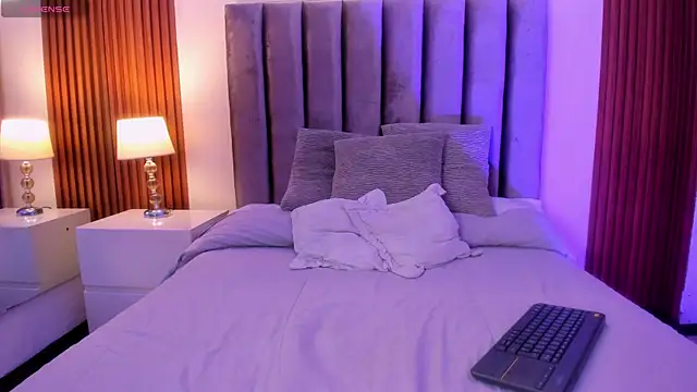LilyHartt webcam