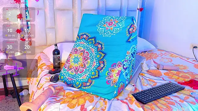 Bella-Sanders webcam